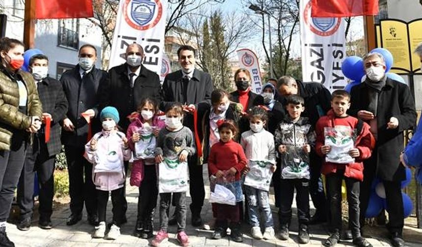 Mehmet Akif Ersoy Çocuk Parkı, düzenlenen törenle hizmete açıldı. 