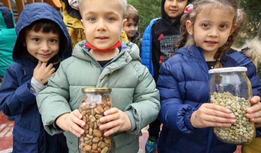 Nilüfer'de Minik çocuklar fide ve tohumları toprakla buluşturdu