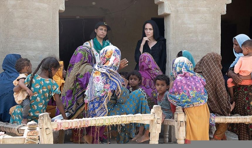 Angelina Jolie'den, Pakistan'daki sel mağdurları için yardım çağrısı