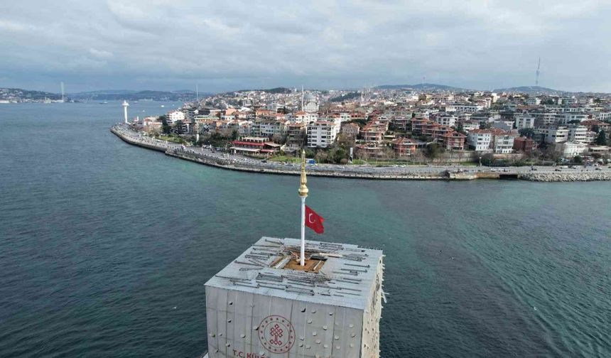 Kız Kulesi’nde Türk Bayrağı ve alem ortaya çıktı