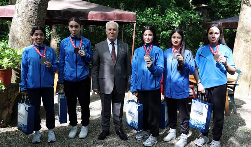 Başkan Bozbey, Başarılı sporcularla buluştu
