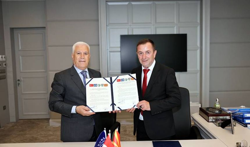 Kardeş Belediyesi Studeniçani'ye Çöp Kamyonu Desteği