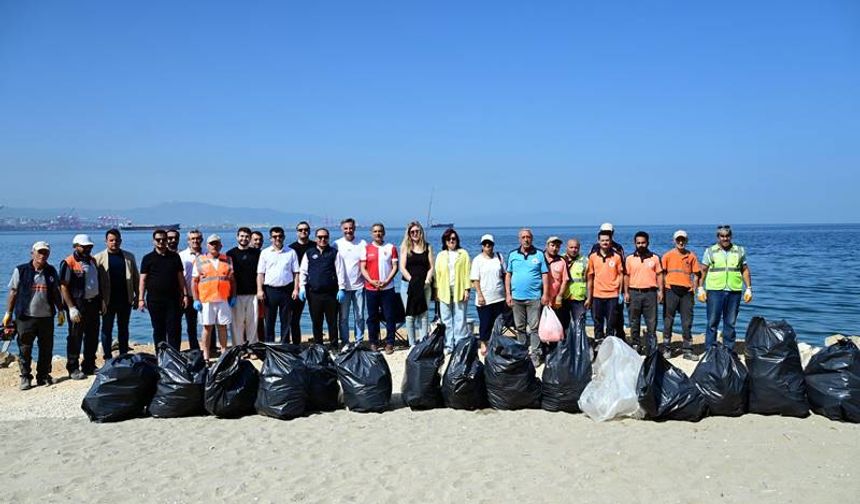 Gemlik Yeni Sahil Yolu  Temizlendi