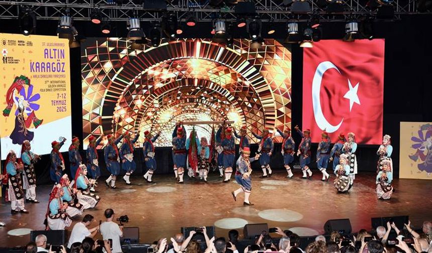 Bursa’yı  Altın Karagöz Halk Dansları heyecanı sardı