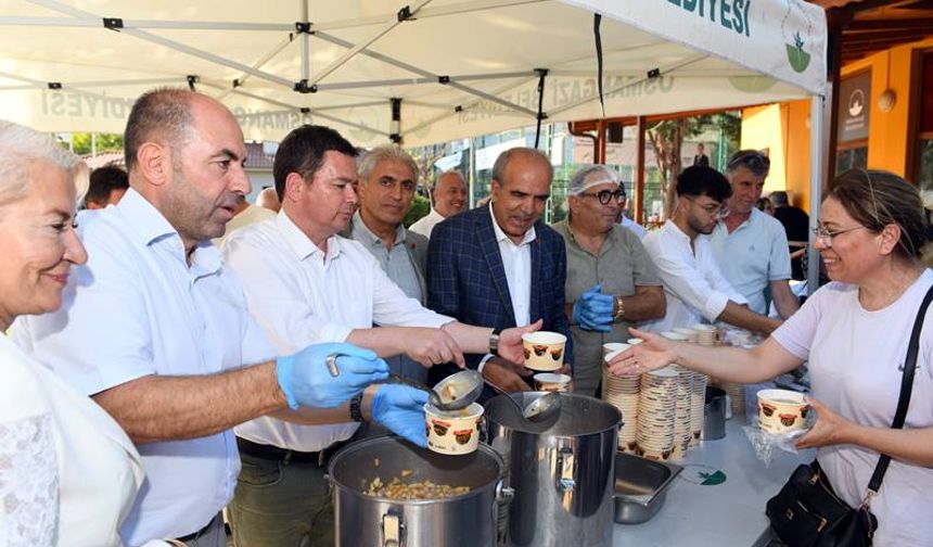 Aşure kazanları kardeşlik için kaynadı