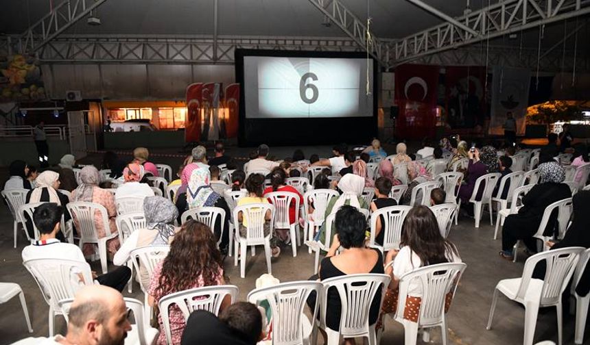 Çocuklar açık hava sinemasında buluştu