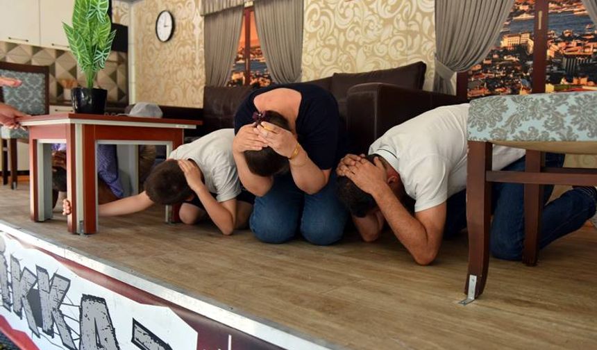 Deprem simülasyon eğitimine Yıldırımlılar yoğun ilgi gösterdi.