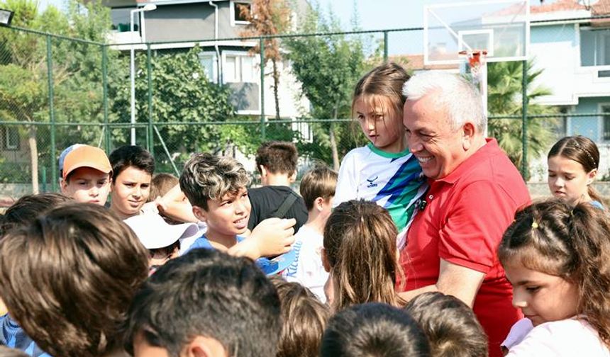 Başkan Şadi Özdemir, miniklerle spor yaptı.