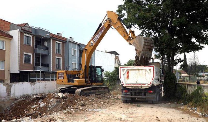 İnegöl Belediyesi, otopark yapımı için çalışmalara başladı.