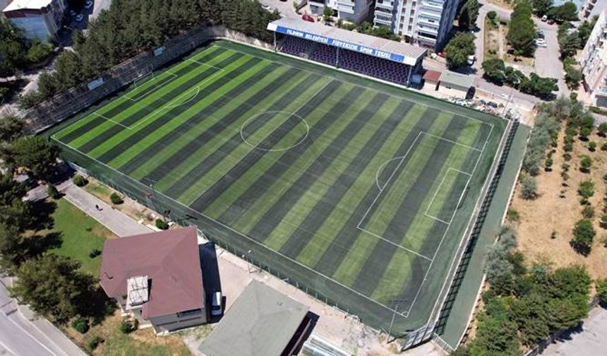 Fidyekızık Spor Tesisi’nin eskiyen zemini yenilendi.
