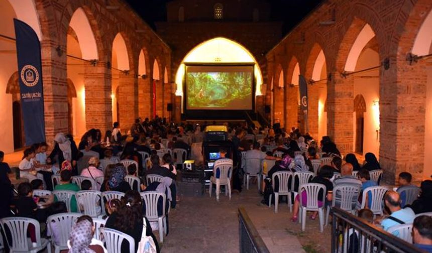 Yıldırım'da Yazlık Sinema Keyfi: Nostalji Yeniden Canlanıyor