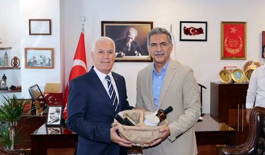 Başkan Bozbey, Gemlik ilçesinde vatandaşlarla buluştu.