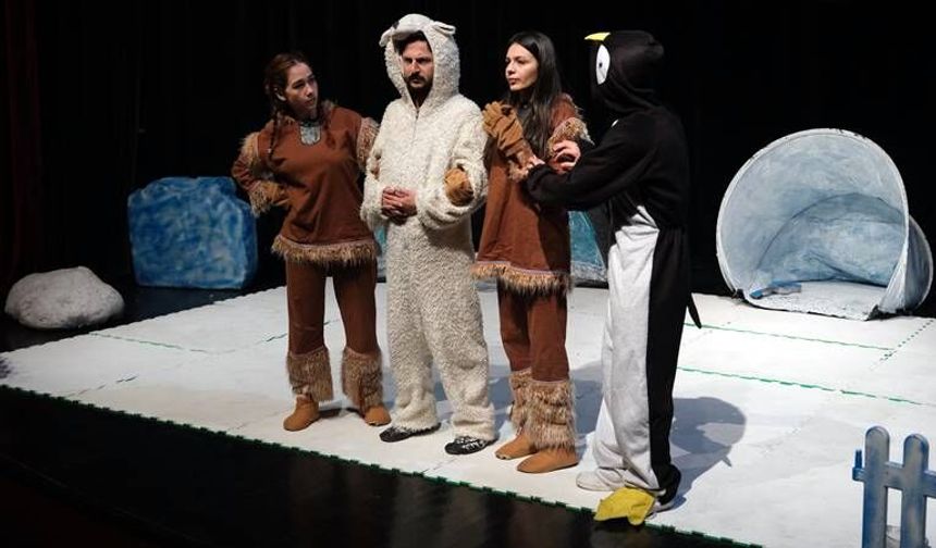 Çocuklar ücretsiz olarak tiyatro ile buluşuyor