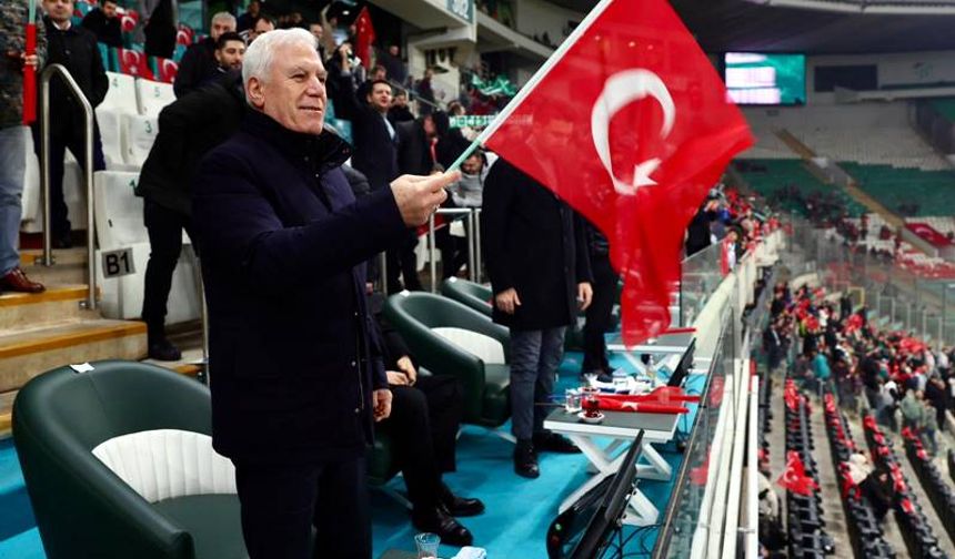 Matlı Stadyumu’nda 40 Bin Bayrakla Tek Yürek!