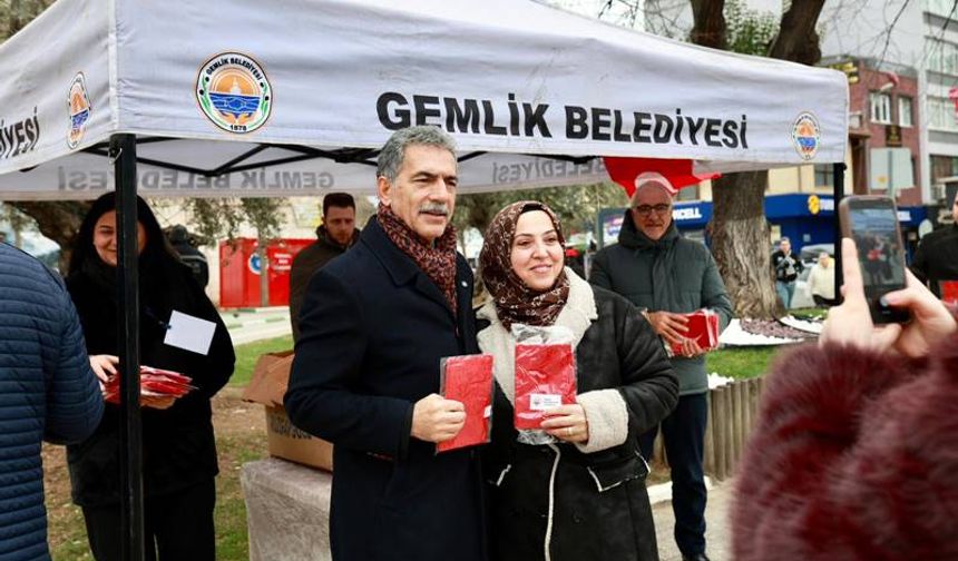 Gemlik’ten  Meydanlar Ay-Yıldızla Doldu!