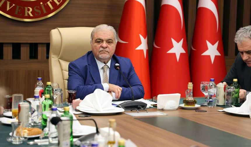 Ahmet Özal, İAÜ Akademisyenleriyle Buluştu