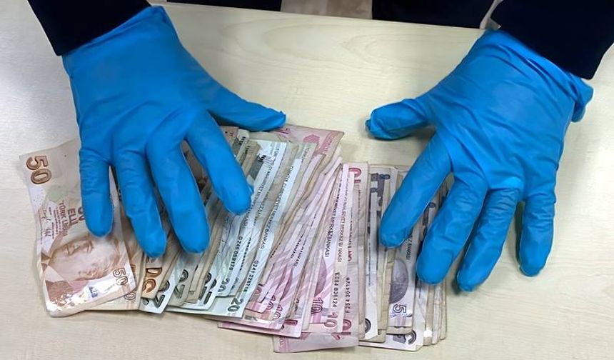 Paraları Bebek Bezine Saklamışlar!