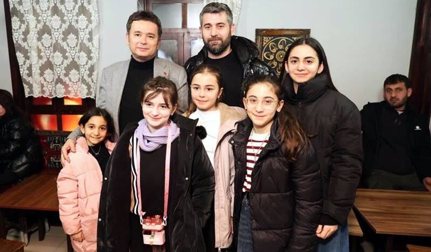 Simit ve Çay Eşliğinde Gönül Sofrası