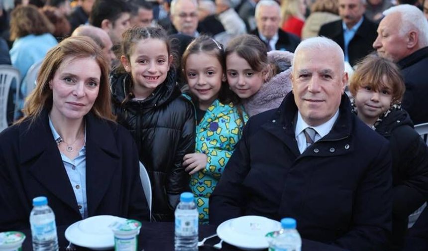 Başkan Bozbey baba ocağı Özlüce'de orucunu açtı.