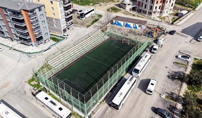 Gemlik’te Spor Sahaları  yenileniyor
