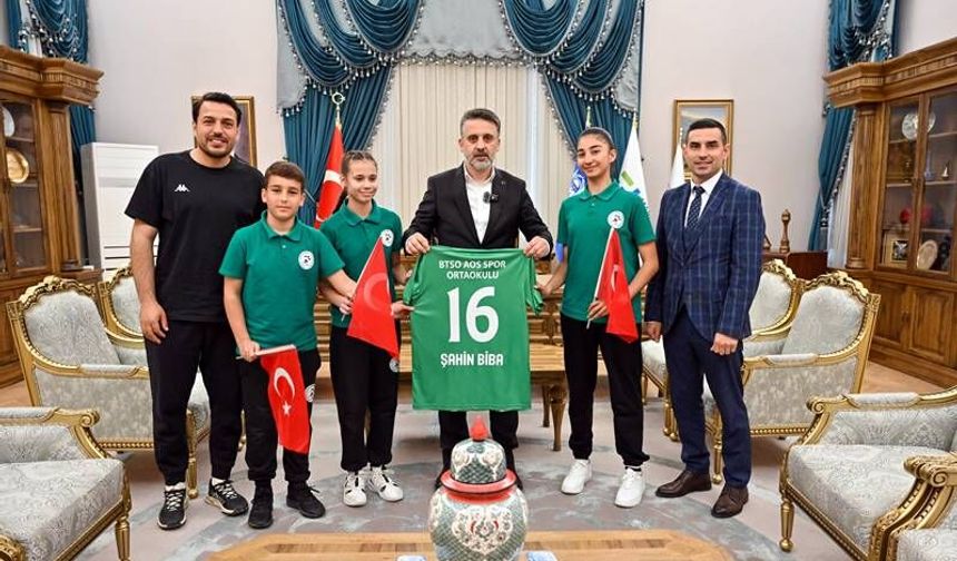 Bursa’da Geleceğin Başkanları Koltuğu Devraldı!