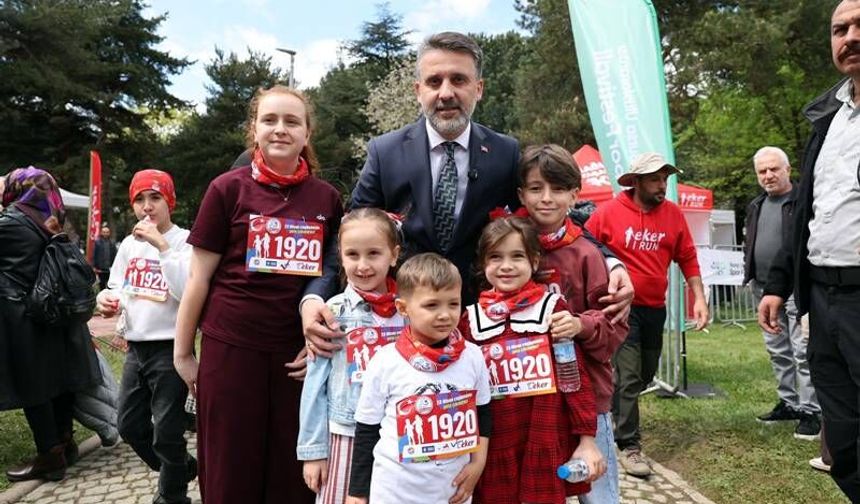 Bursa’da Binlerce Çocuk Geleceğe Yürüdü!