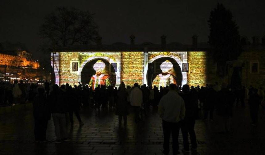 Tarihi Hanlar Bölgesi Işığa Boyandı