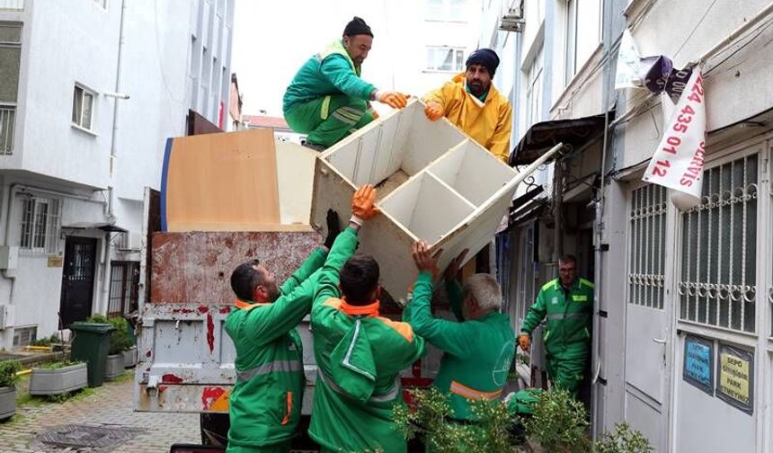 Osmangazi’de Çöp Evden 1 Kamyon Atık Çıktı