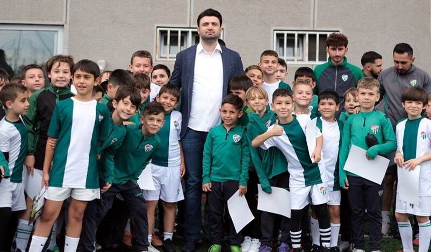 Sporcular, sertifikalarını düzenlenen törenle teslim aldı.