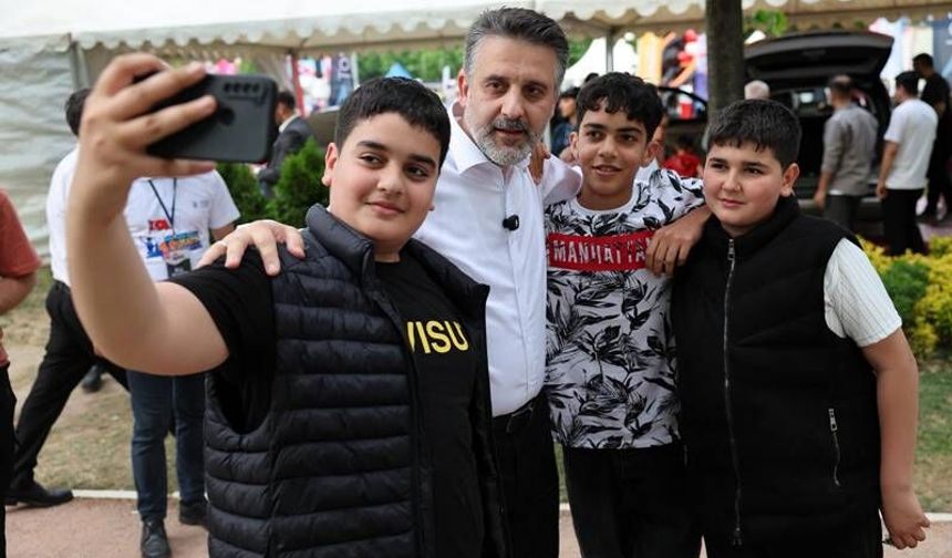 Gençler Bu ülkenin umudu sizsiniz