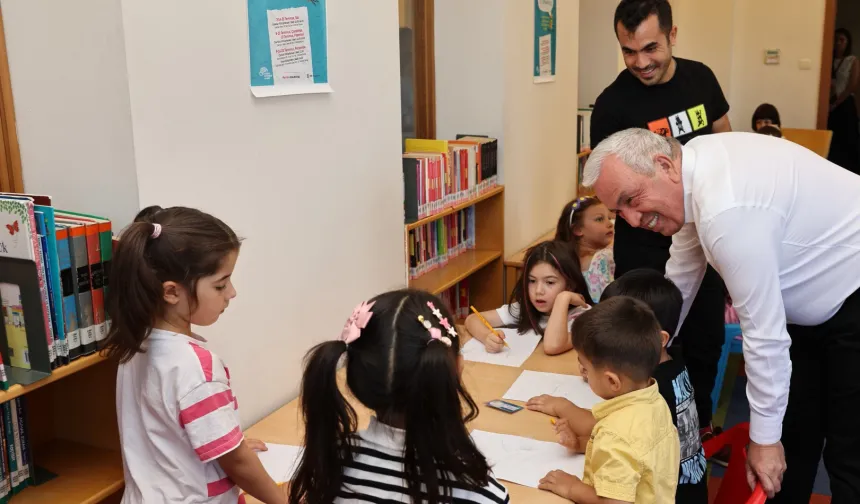 Çocuklar ve ebeveynleri ile kütüphanede buluştu