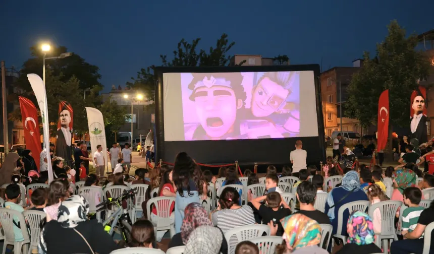 Çocukların sinema keyfi devam ediyor