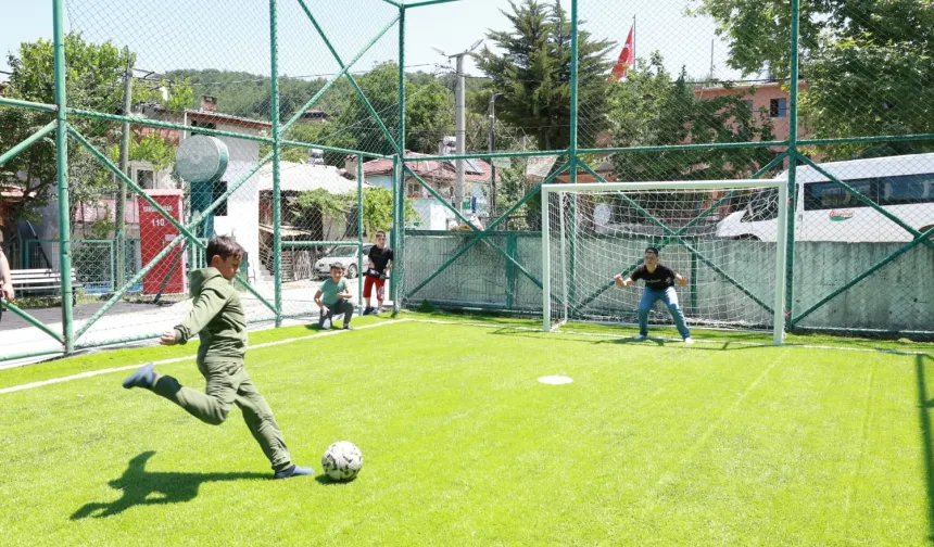 Osmangazi'de bir halı saha hizmeti daha