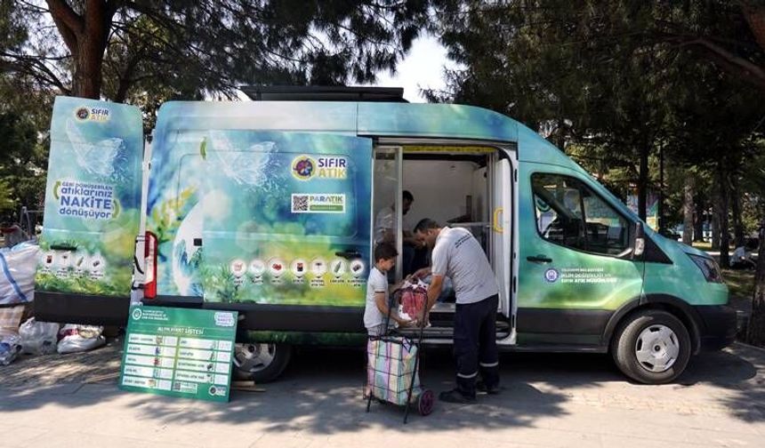 Yıldırım'da Kitaplar Nakde, Atıklar Doğaya" Dönüşüyor