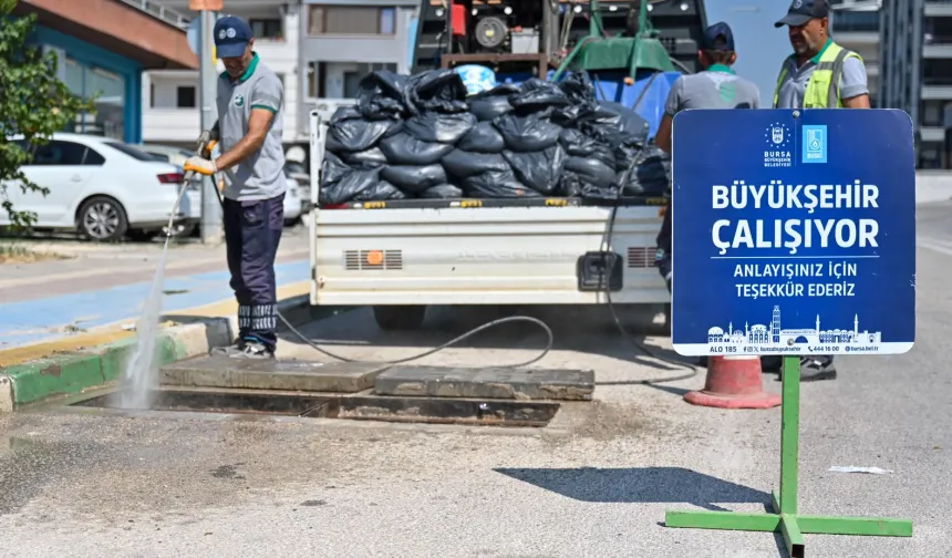 Bursa Büyükşehir'den yağmur suyu ızgaralarında kapsamlı temizlik