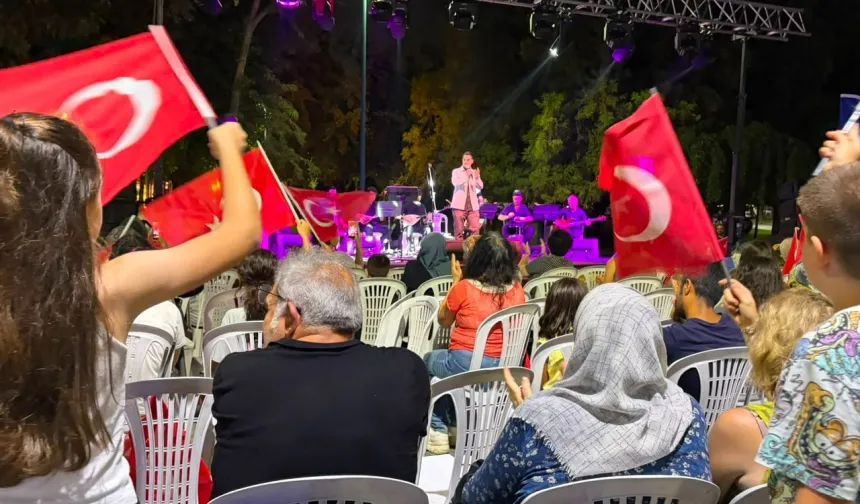 Bursa Kültürpark'ta zafer türküleri yankılandı