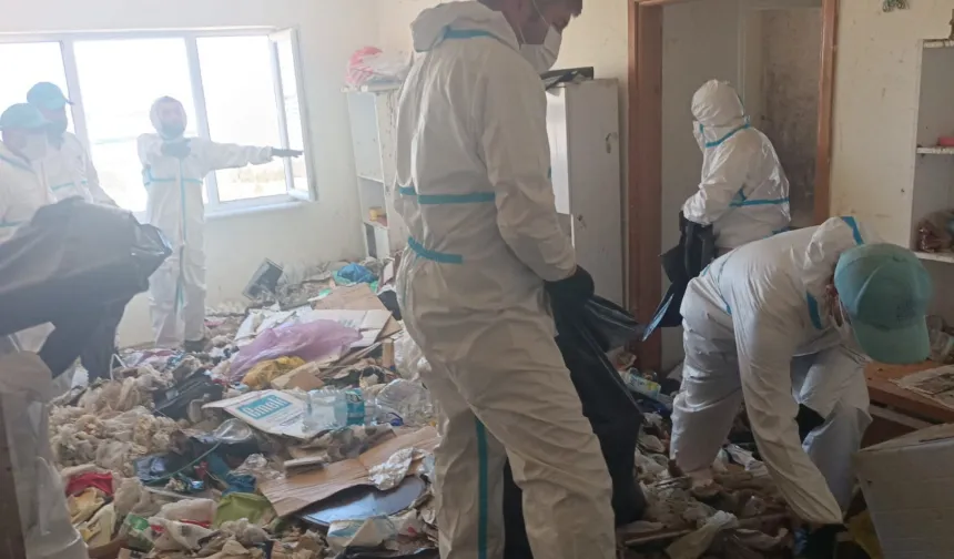 Nilüfer'deki Çöp evden 28 ton çöp çıktı!