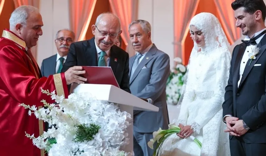 Nikâha çok sayıda siyasetçi şahit oldu