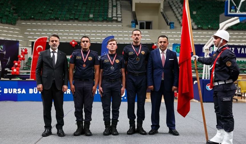 İtfaiyecilerin cesaretlerinin takdire şayan