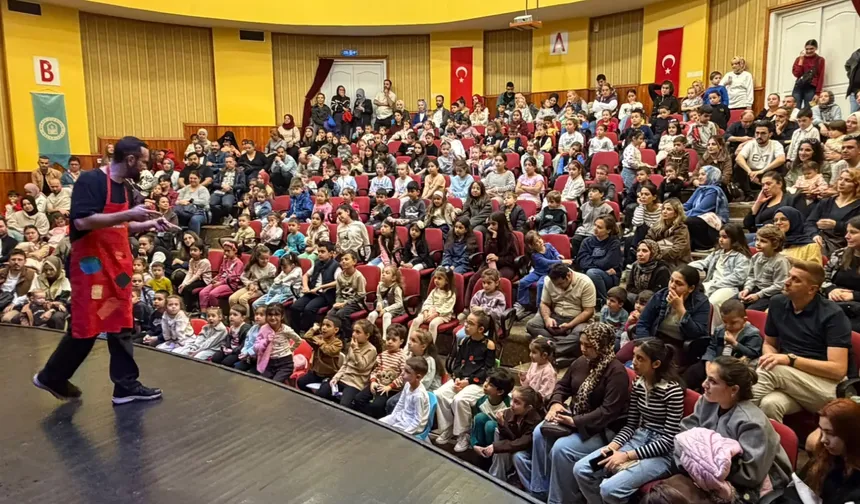 Çocuklar 'Evden Uzakta' ile tiyatroyla buluştu