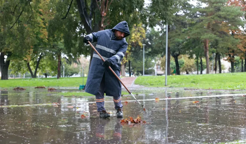Osmangazi'de park ve yeşil alanlarda yoğun mesai