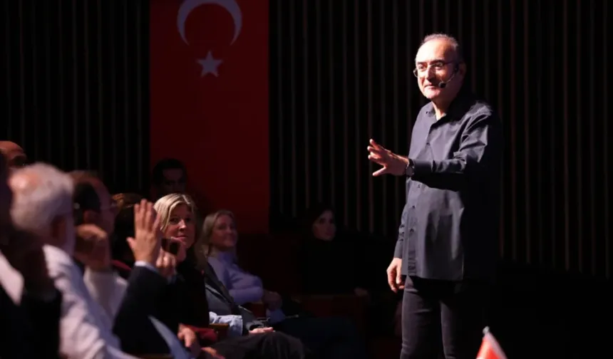 Sunay Akın'dan Cumhuriyet söyleşisi