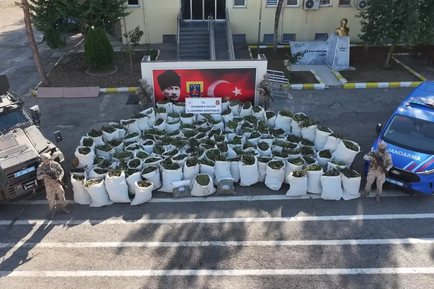 2 ton 200 kilo yasaklı madde  ele geçirildi
