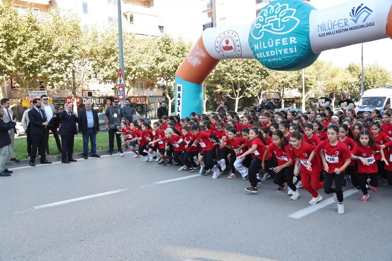 Nilüfer'de bin 749 öğrenci Cumhuriyet'e koştu